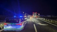 Camion travolge un mezzo con due operai in un cantiere su A10, uno è grave