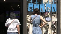 Milano, partiti i saldi: pareri contrastanti fra i consumatori