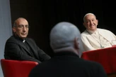 Papa, 'accogliere gay in Chiesa ma prudenza in seminari'