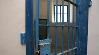 Cellulari e armi rudimentali sequestrate nel carcere di Paola