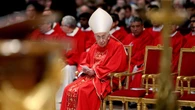 Il cardinale Ruini in condizioni critiche, è curato a casa