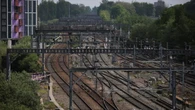 Scontro tra due treni a nord di Londra, 'morto un macchinista'