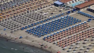 Codacons, stangata su vacanze estive. Prezzi spiagge +3,4%