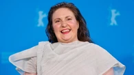 Lena Dunham, una rom-com con il team di Love Actually