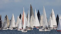 La cerimonia dell'alzabandiera inaugura la 57/a Barcolana