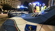 Calci e pugni alla ex in centro commerciale di Milano, arrestato