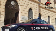 Tenta di accoltellare il prof, verifiche su pc e cellulare del 12enne