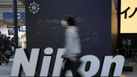 Nikon fa il botto a Tokyo (+20%) dopo l'interesse di Essilux