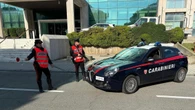 Omicidio in pieno giorno nel centro di Genova, vittima un clochard