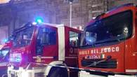 Incendio in un palazzo di 7 piani a Milano, morta un'anziana