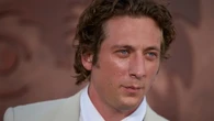 Jeremy Allen White e' il nuovo volto di Louis Vuitton uomo