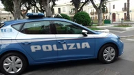 Abbandonano in mare 10 migranti alla deriva, tre arresti