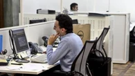 Borsa: Milano chiude debole (-0,64%), pesano Saipem, Tenaris ed Eni