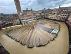 Palio di Siena rinviato a domani causa pioggia