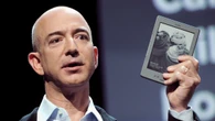 Il sito Amazon compie 30 anni, dalla vendita di libri all'IA