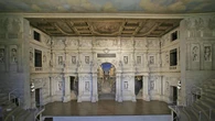 Cade da balaustra Teatro Olimpico di Vicenza, ferito turista