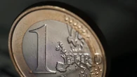 L'euro è in calo, a 1,1367 dollari