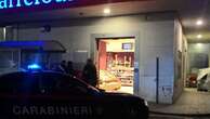 Armati di machete rapinano supermarket nell'Avellinese