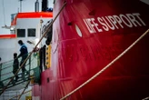 Nave Emergency a Civitavecchia, concluso sbarco di 178 naufraghi