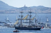Parigi '24:show a Marsiglia, sfilano 1000 barche con la fiaccola
