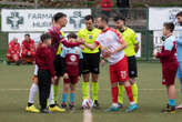 Stop derby Roma in D, poi c'è arbitro tra pubblico e si riprende