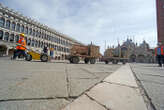 Piazza San Marco, lavori portano alla luce base torre medievale