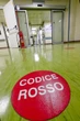 Tre sanitari e due vigilantes aggrediti in un pronto soccorso