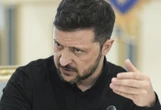 Zelensky, 'Putin è l'assassino di bambini al parco giochi'