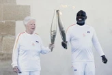 Parigi 2024: la fiaccola a Marsiglia, Drogba accende il braciere