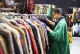 Confesercenti-Ipsos, vola la moda second hand, vale 6 miliardi