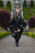 Dior Cruise 2025 sfila a Edimburgo tra cornamuse e tartan