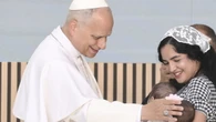 Il Papa dal centro di accoglienza di Madrid, 'aprire le porte'