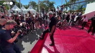 Fervono i preparativi per il 79esimo Festival di Cannes, srotolato il tappeto rosso