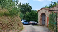 Uomo uccide moglie e figlio nella loro casa in Versilia