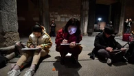 Milioni di studenti cinesi affrontano il gaokao, esame di ammissione all'università