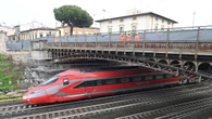 Treni rallentati in Emilia, più segnalazioni di una persona vicino ai binari