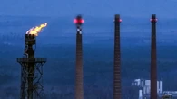 Petrolio in altalena, lieve calo per il Brent e sale il Wti