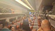Treno fermo in galleria nel Fiorentino, 'a bordo 30 gradi, ora ripartiti'