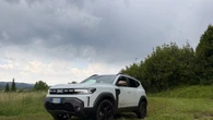 Dacia Duster e Bigster più efficienti e off-road con le versioni Hybrid-G 150 4x4
