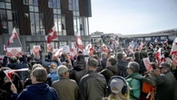 Groenlandesi protestano davanti consolato Usa a Nuuk, 'no è no!'