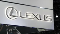 Toyota frena sull'elettrico, cancella la berlina Lexus LF-ZC
