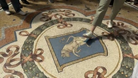 A Milano si è concluso in Galleria il restauro del mosaico del toro