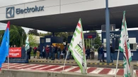 Electrolux taglia 1.719 posti, a Forlì -338 lavoratori, a Susegana -310