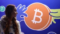 Il Bitcoin risale la china, parziale recupero a 63.000 dollari