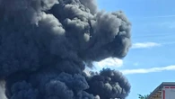 Brucia magazzino di materiale plastico a Mantova, evacuati gli operai