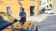 Travolta mentre attraversa la strada sulle strisce, muore 83enne