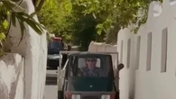 Mick Jagger guida l’Ape tra i vicoli di Stromboli