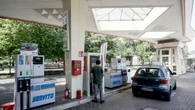 Scendono ancora i prezzi dei carburanti, benzina al self a 1,862 euro