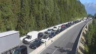 Brennero preso d'assalto prima del blocco, 14 km di coda in Austria