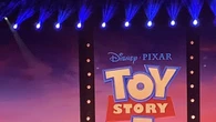 Taylor Swift alla premiere mondiale di Toy Story 5, 'È un capolavoro'